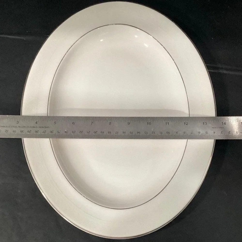 Royal Doulton Amulet Oval Serving Platter, White Floral Bone‎ China Tableware